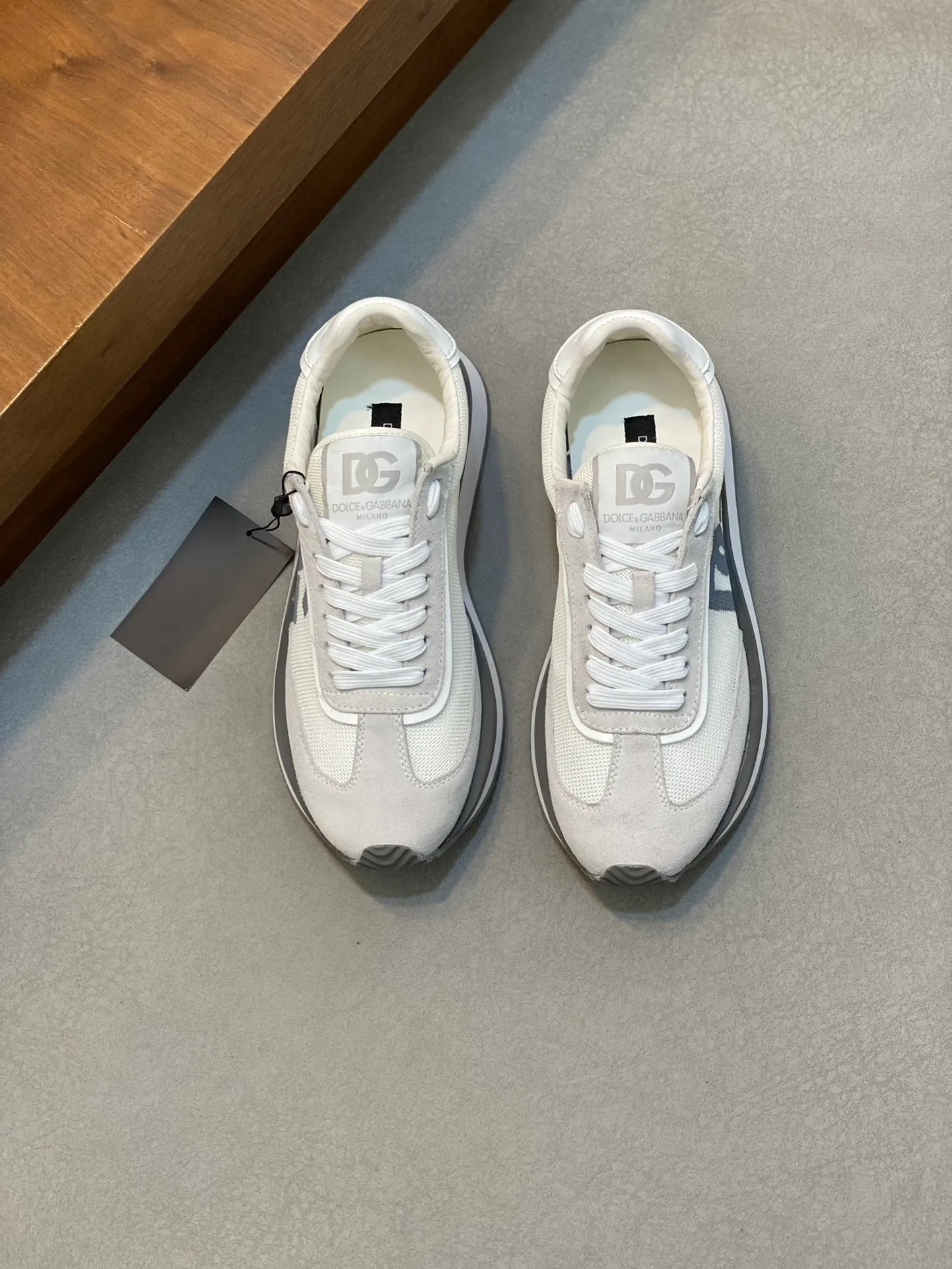 Factory price: 458💰••New products••Dolce&Gabbana••DG✔️High-end men's sports•casual shoes. Original goods from top counters. Original imported cowhide, multi-material splicing design ➕Imported cowhide lining, cowhide feet ➕Original T men's shoes 💰R elastic outsole.  Size: 39-44 (38, 45 customized)